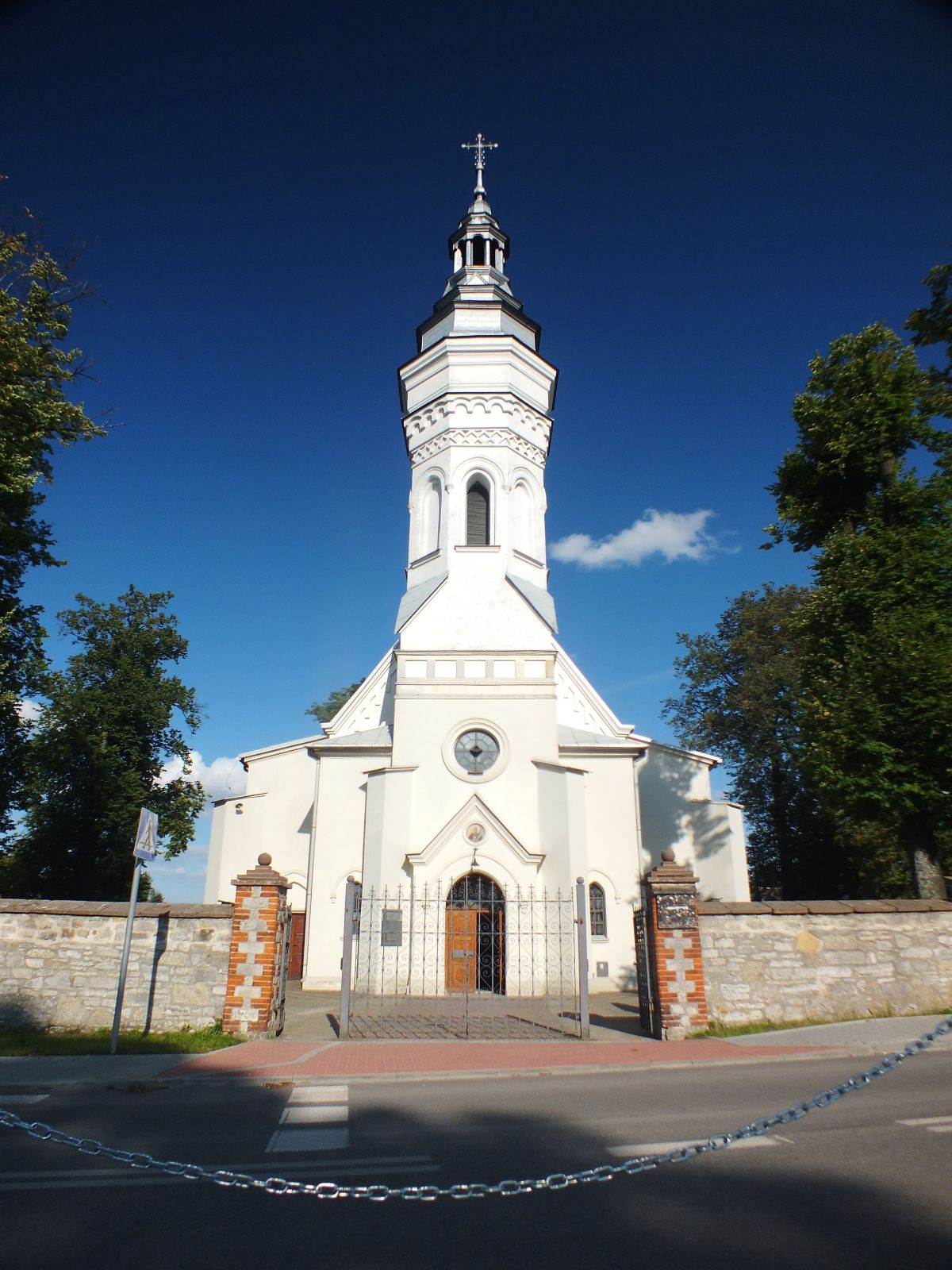 Kościół pod wezwaniem Św. Jacka w Leszczynach